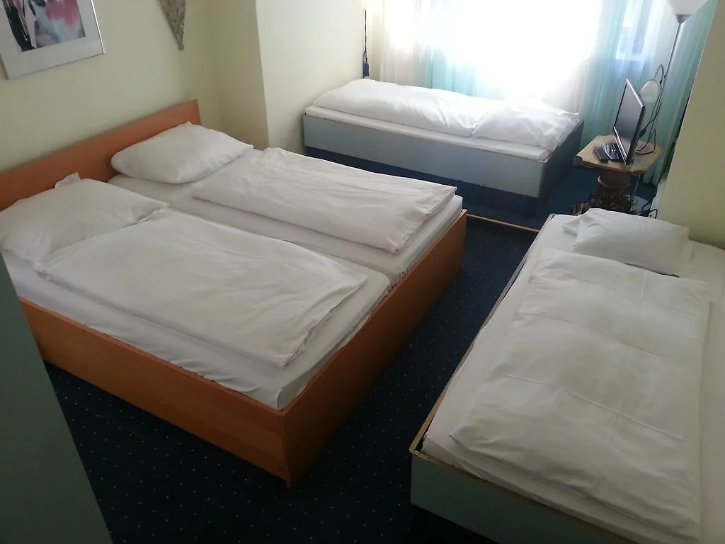 פרנקפורט Hotelgarni Frankfurt בית הארחה