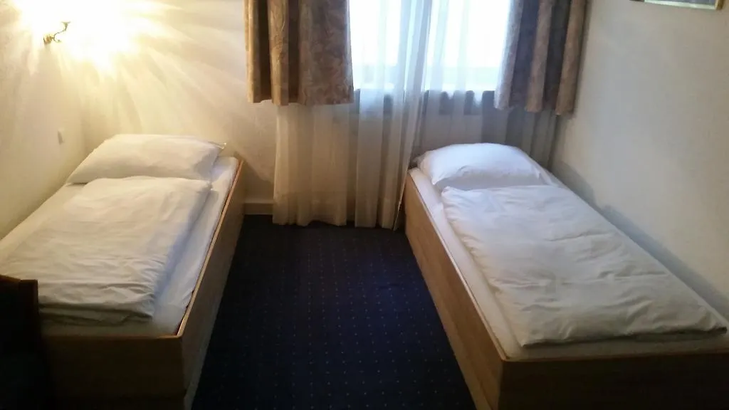 פרנקפורט Hotelgarni Frankfurt בית הארחה